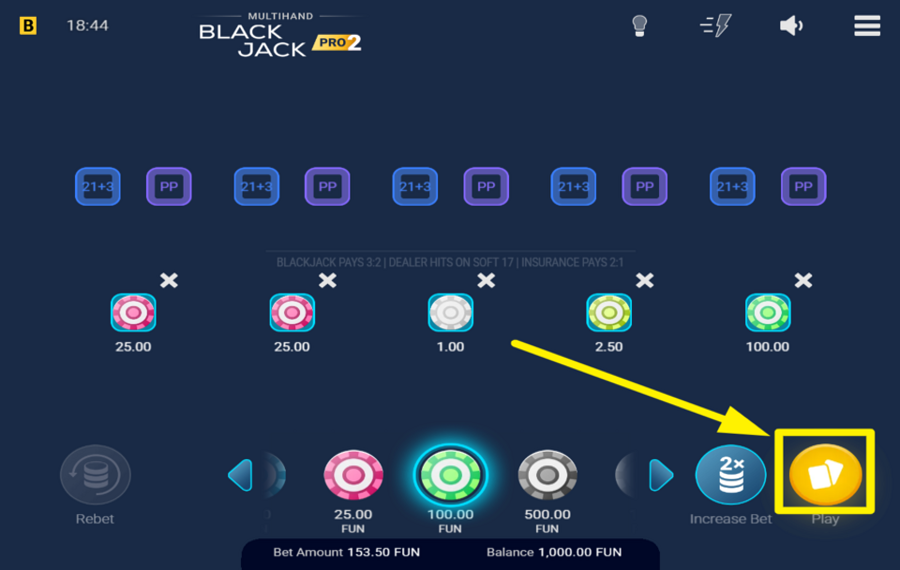 Multihand Blackjack Pro 2 DISTRIBUEZ LES CARTES.
