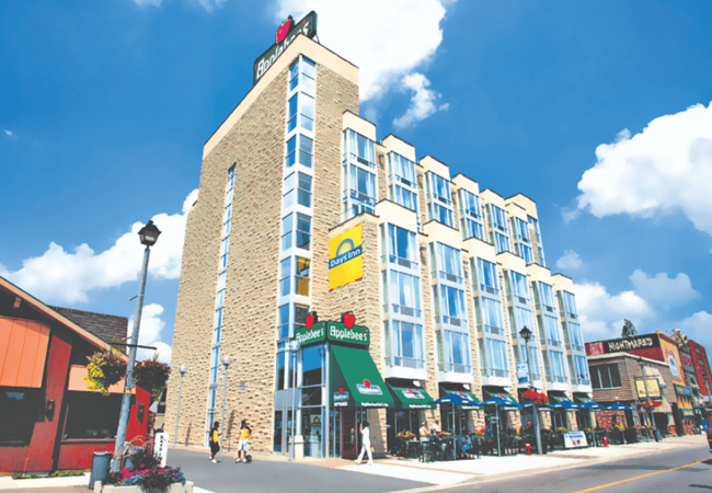 Days Inn by Wyndham Niagara Falls Clifton Hill Casino Outside View 