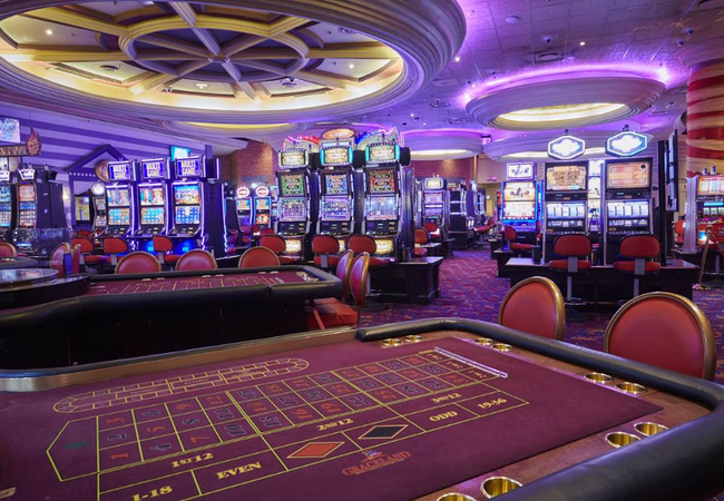 Graceland Hotel Casino slots1 