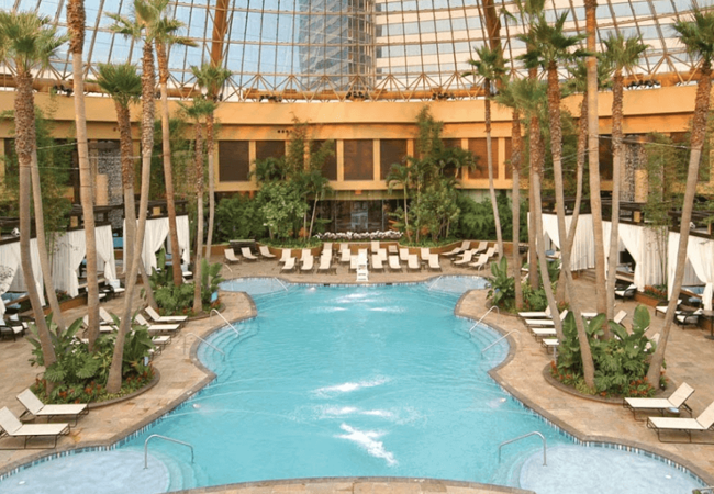 Harrahs Resort Atlantic City pool 