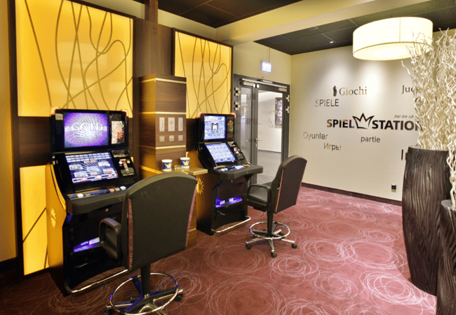 Spiel Station interior 