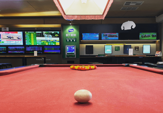 the old town n country tavern pool table 